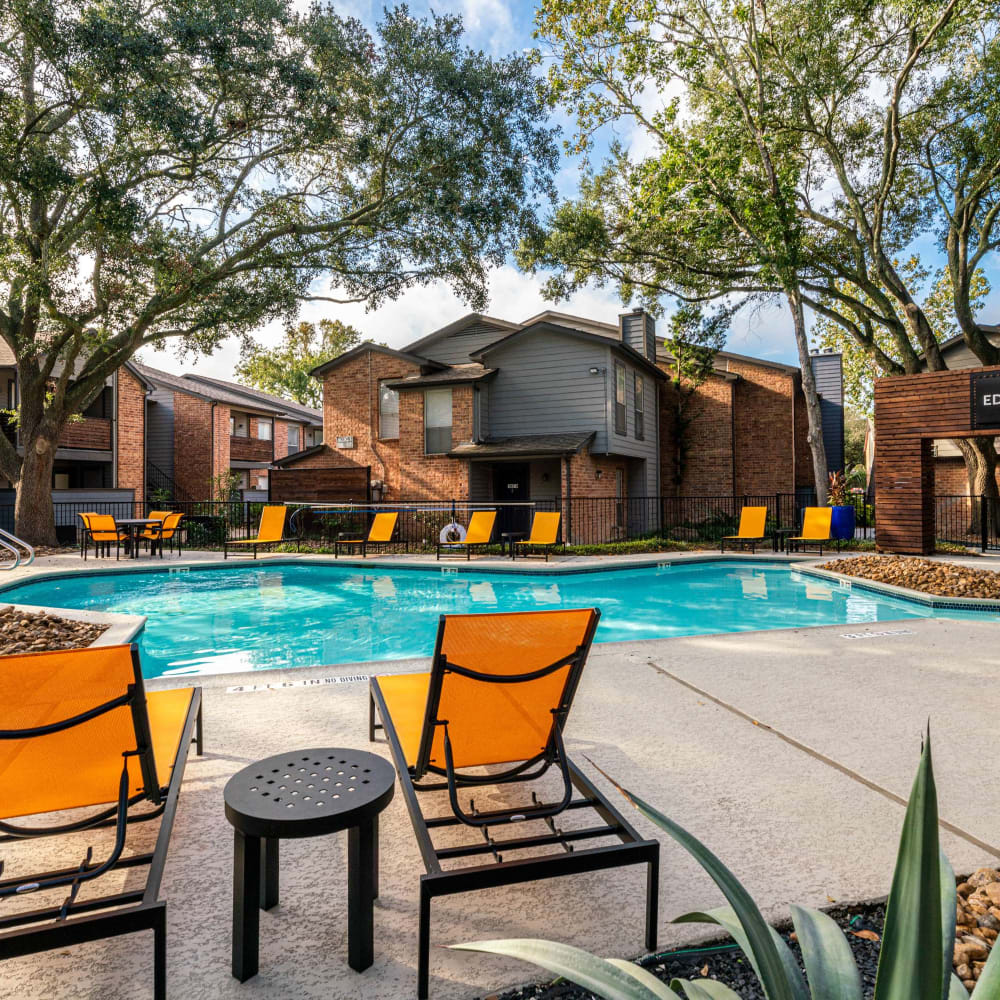 Refreshing and relaxing atmosphere at The Edge at Clear Lake in Webster, Texas