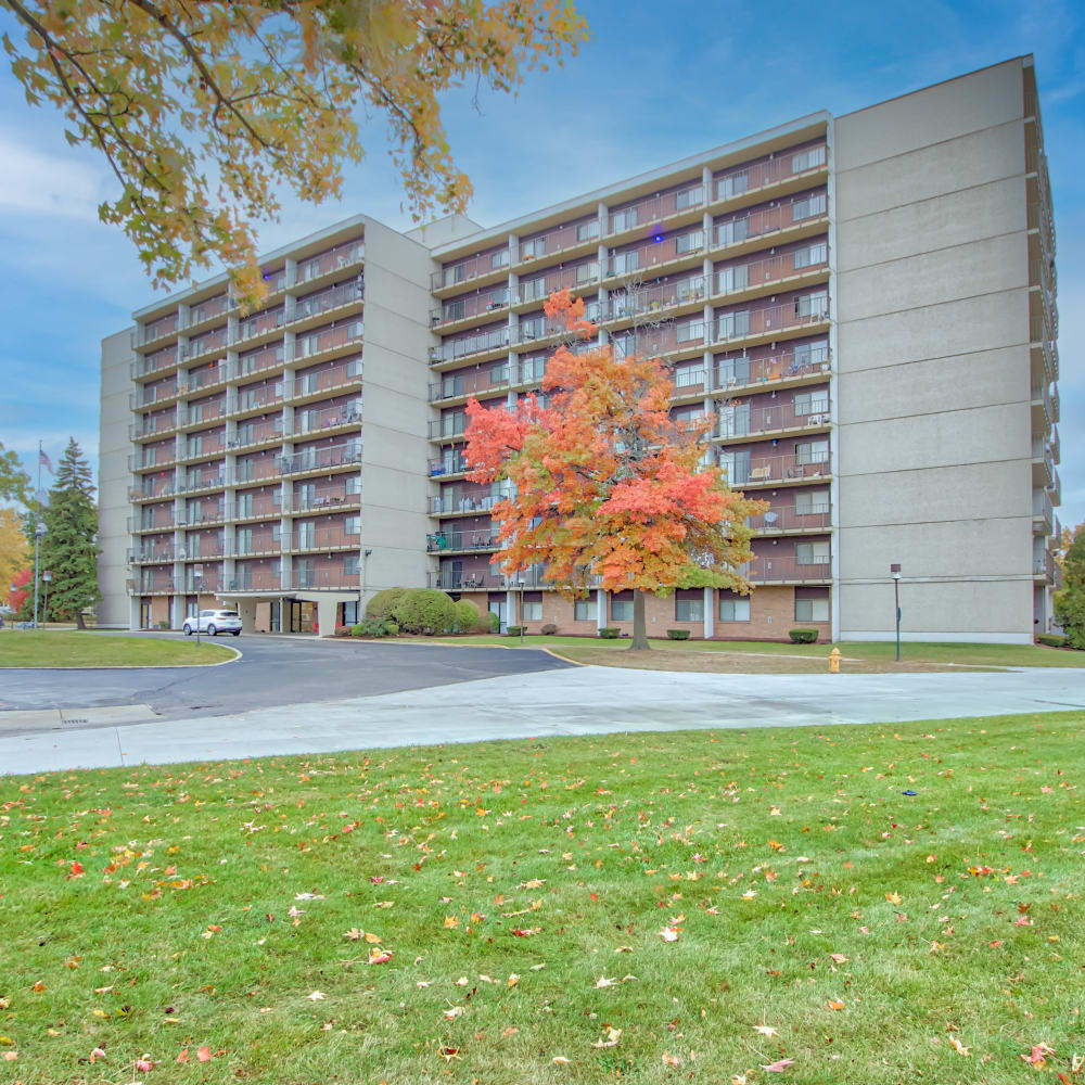 Exterior grounds at Park Place Towers in Mount Clemens, Michigan