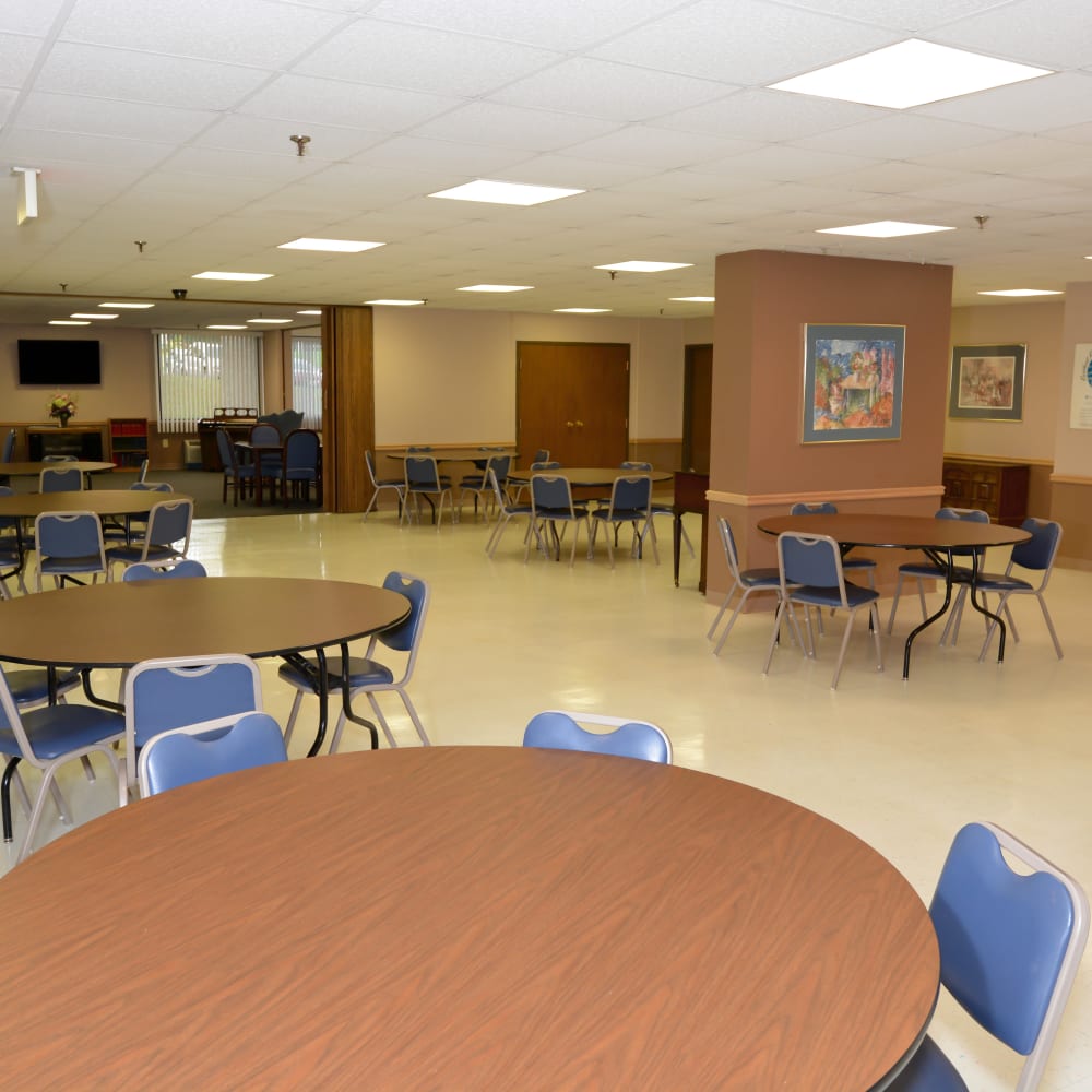 Resident dining hall at Tower 43 in Kent, Ohio