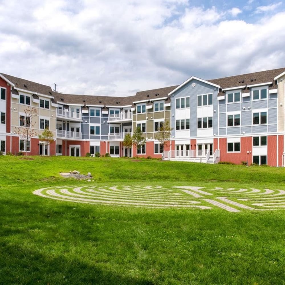 Green exterior courtyard at Metro Green Court in Stamford, Connecticut