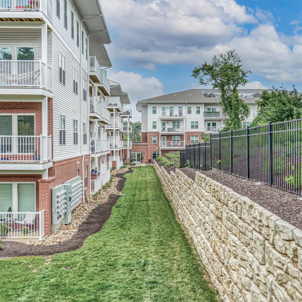 Neighborhood at Fox Plan Apartments, Monroeville, Pennsylvania