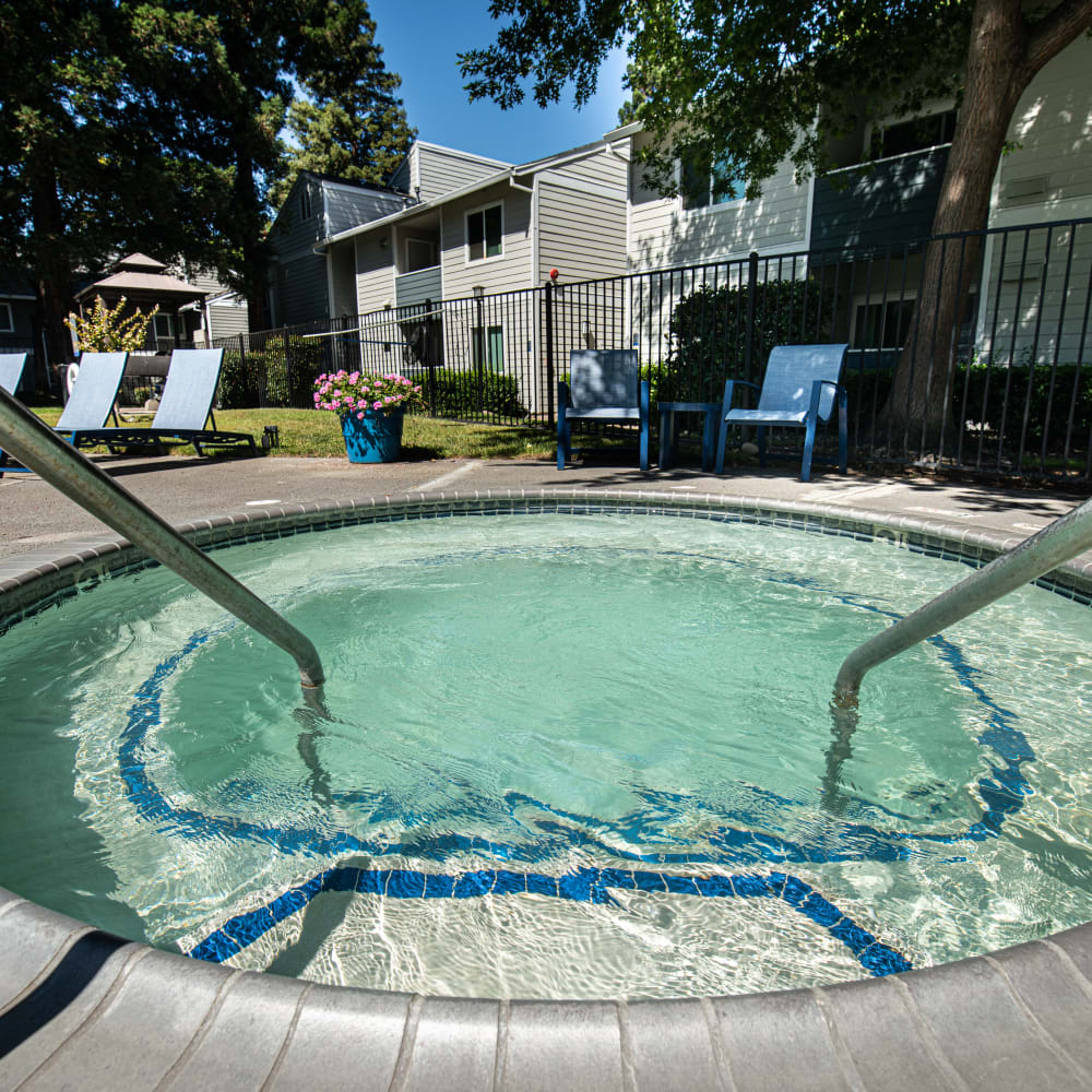 Hot tub at Oak Ridge Apartments in Sacramento, California