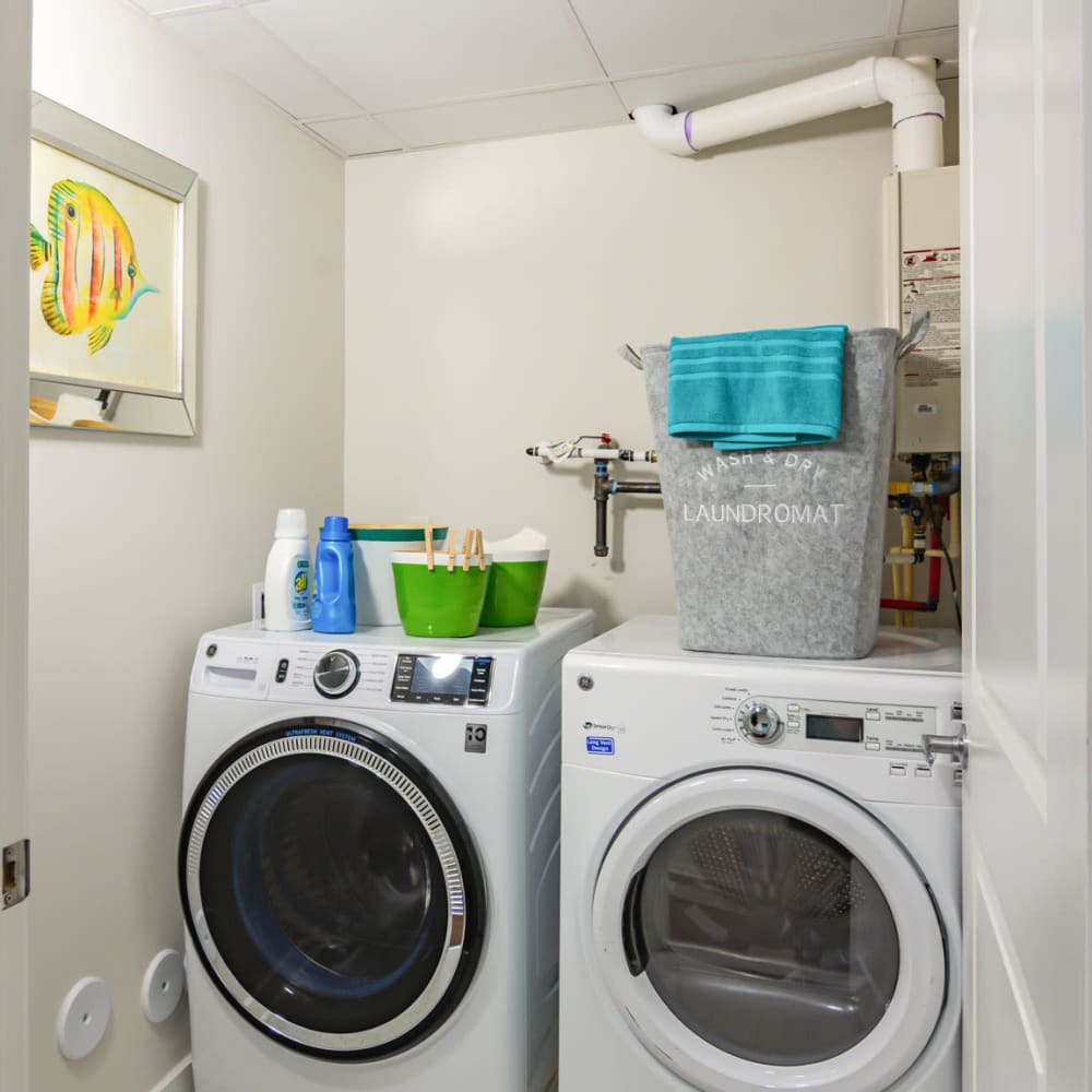 A washer and dryer at Glenmoor Oaks in Moseley, Virginia