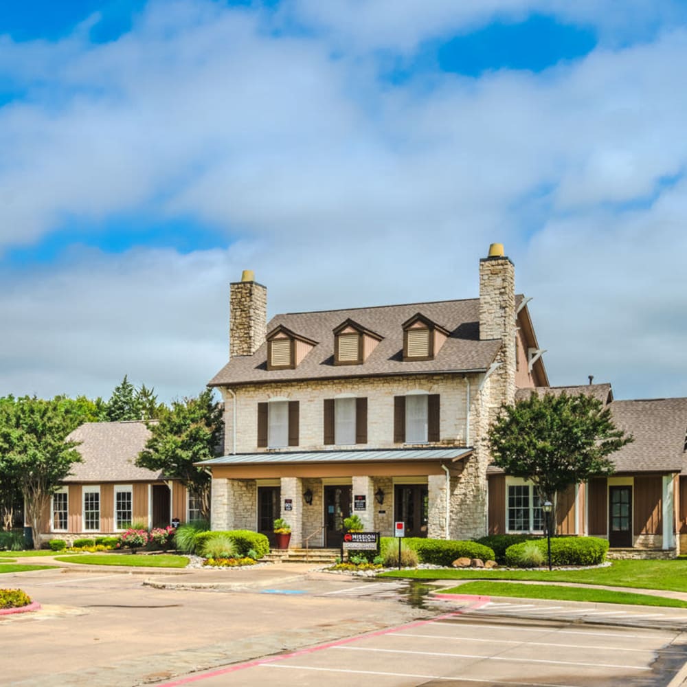 Exterior building view atMission Ranch in Mesquite, Texas