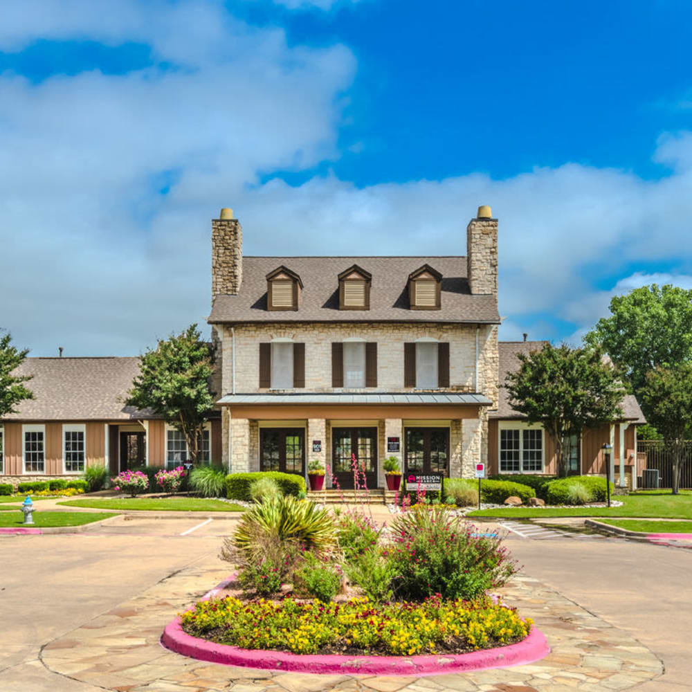 Exterior building front view at Mission Ranch in Mesquite, Texas