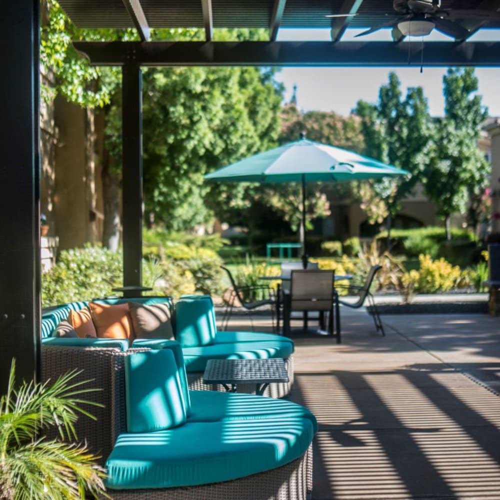Outdoor lounge at Vineyard Gate Apartments in Roseville, California