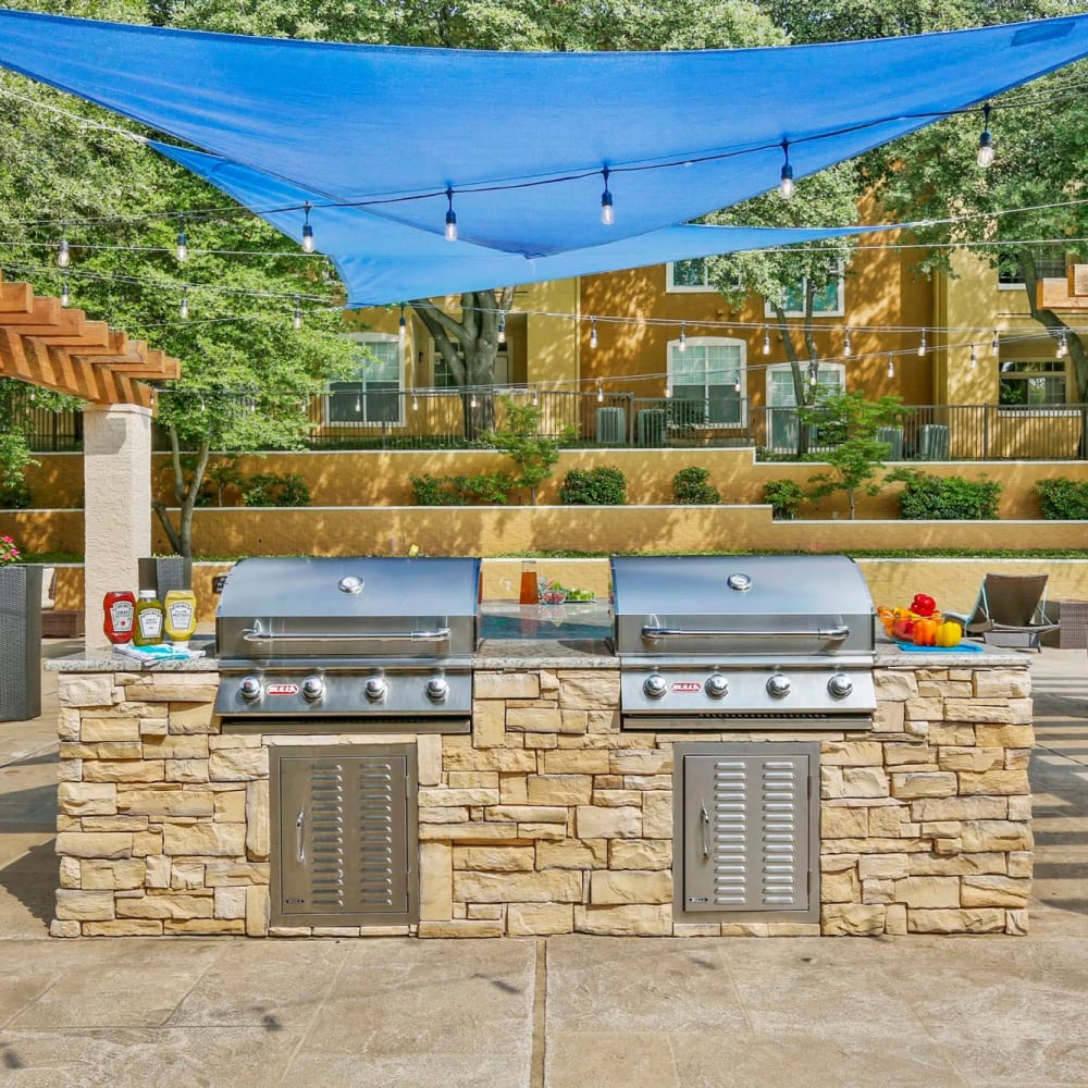 BBQ Area at Rancho Mirage in Irving, Texas