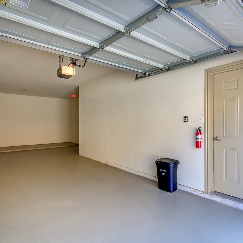 Apartment with a garage at Estates at Canyon Ridge in San Antonio, Texas