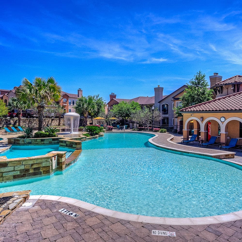 Swimming pool and spa at Estates at Canyon Ridge in San Antonio, Texas