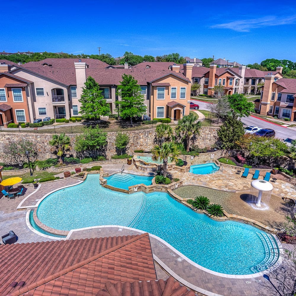 Large pool patio at Estates at Canyon Ridge in San Antonio, Texas