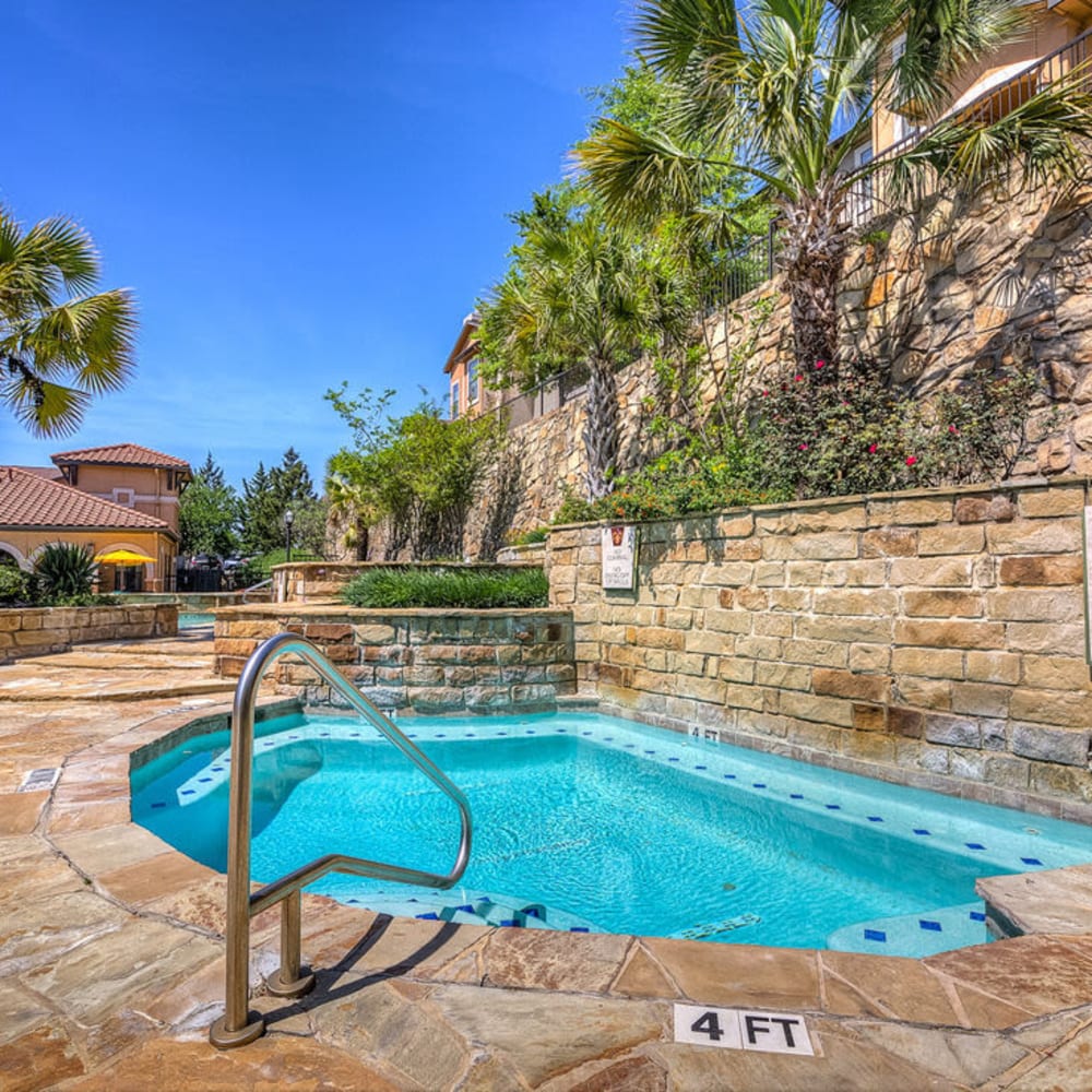 Hot tub spa at Estates at Canyon Ridge in San Antonio, Texas