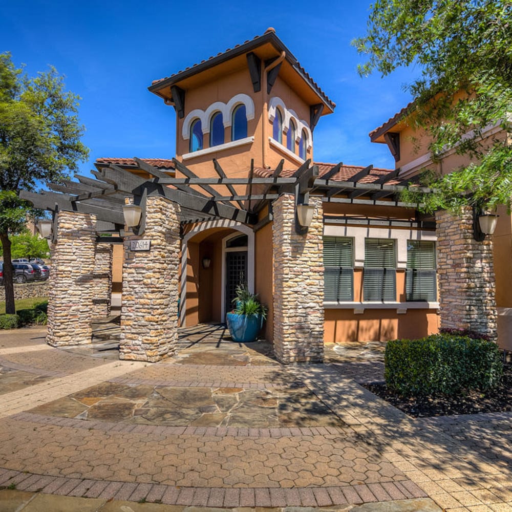 Right corner view of entrance to clubhouse at Estates at Canyon Ridge in San Antonio, Texas