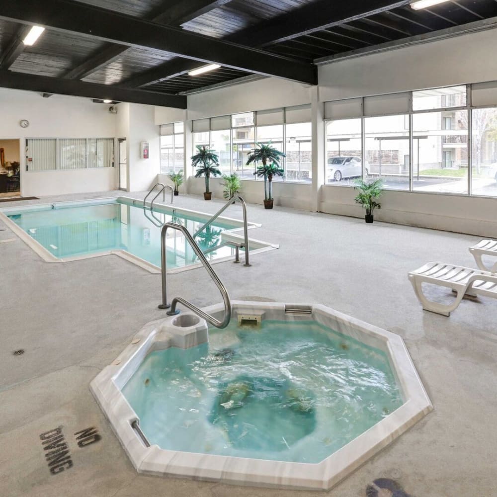 The swimming pool and hot tub at Regency Apartments in Salt Lake City, Utah