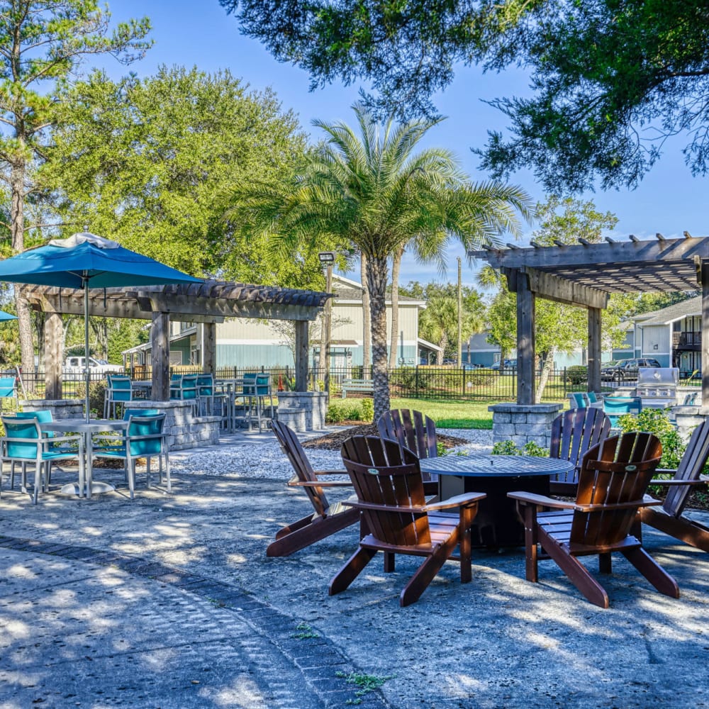Resident gathering area with barbequing stations at Edge at Lakeside in Orange Park, Florida