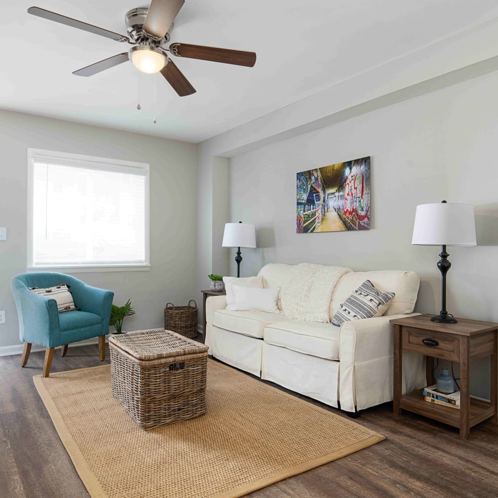Living space with wall art and a ceiling fan at Oak Pointe in Atlanta, Georgia