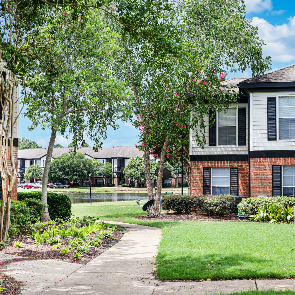 A manicured lawn in front of an apartment building at Windsor Lake in Brandon, Mississippi