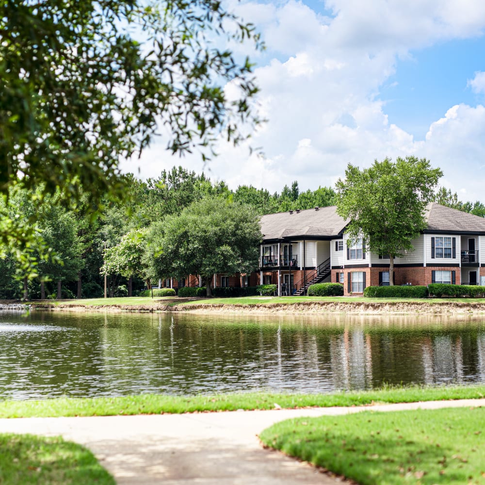 Lush greenery around the pond and apartments at Windsor Lake in Brandon, Mississippi