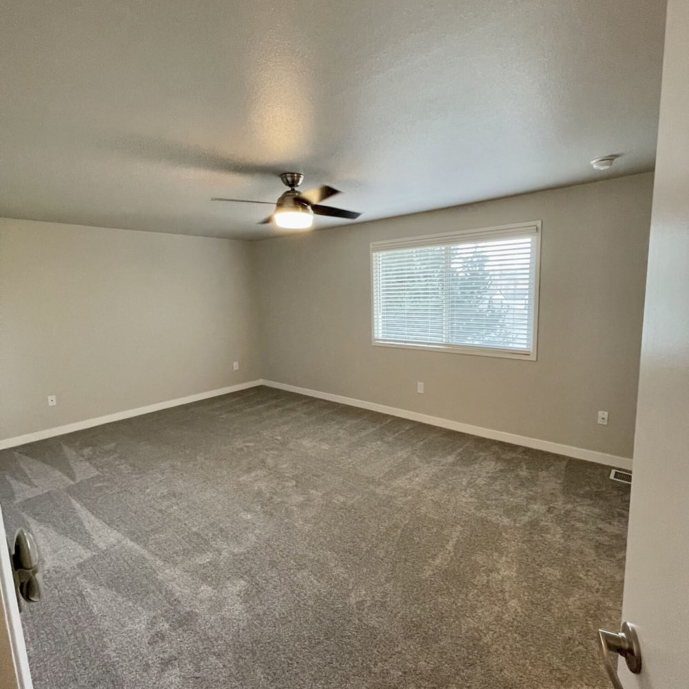 Large bedroom at Townhomes at Mountain View in Puyallup, Washington