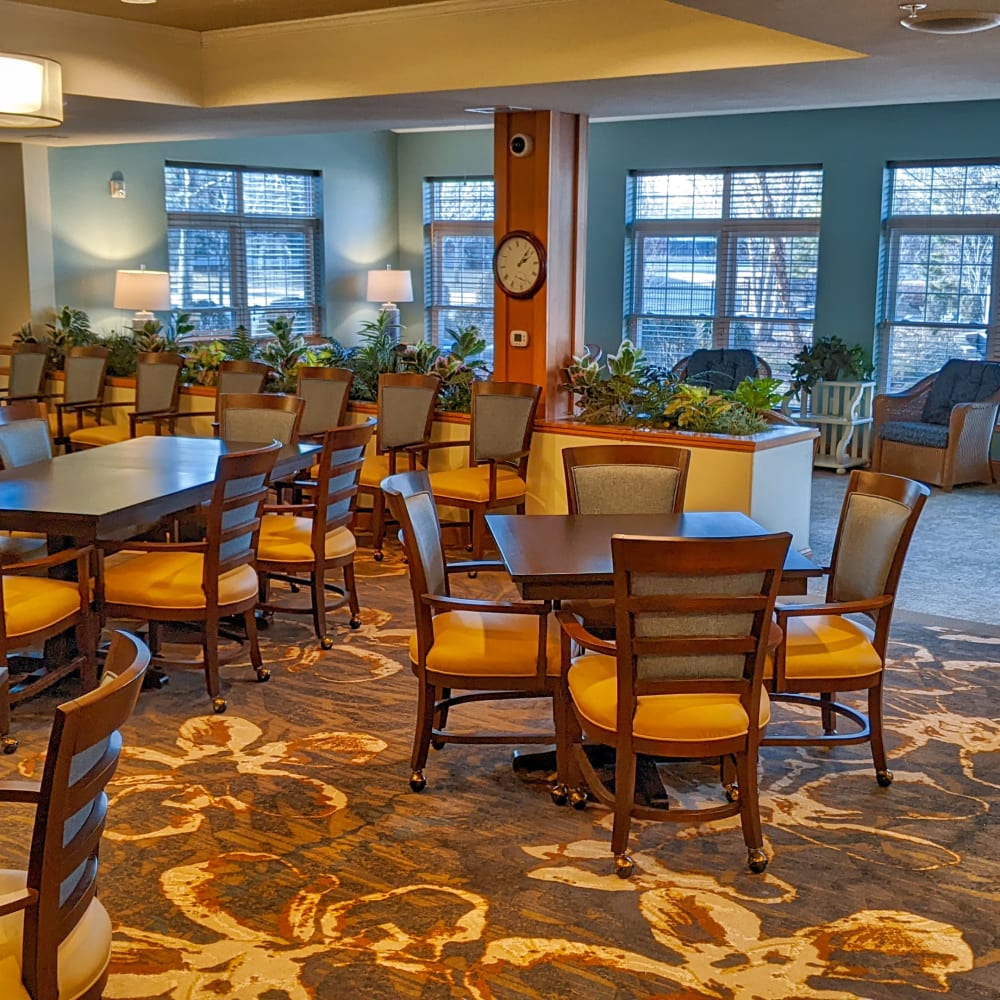 Resident dining room at Applewood Pointe of Bloomington at Southtown in Bloomington, Minnesota. 