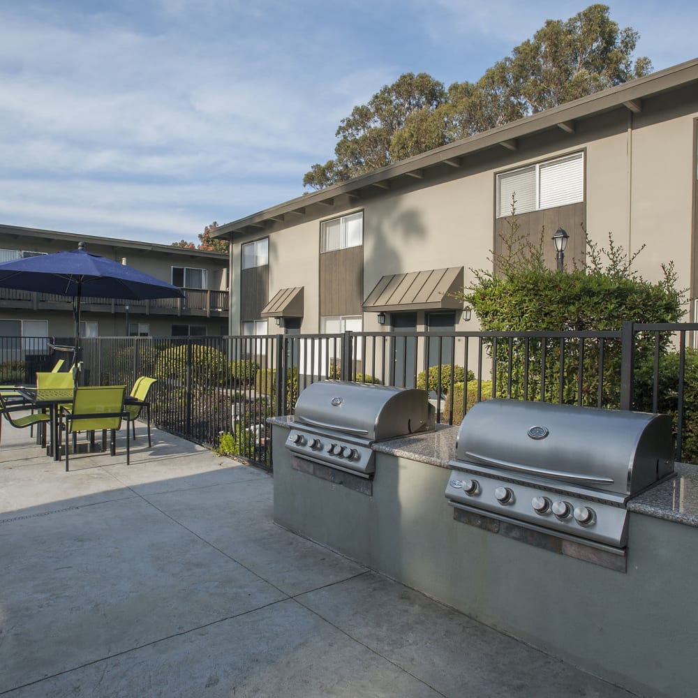 Outdoor grilling stations at Monterey Townhouse in Monterey, California