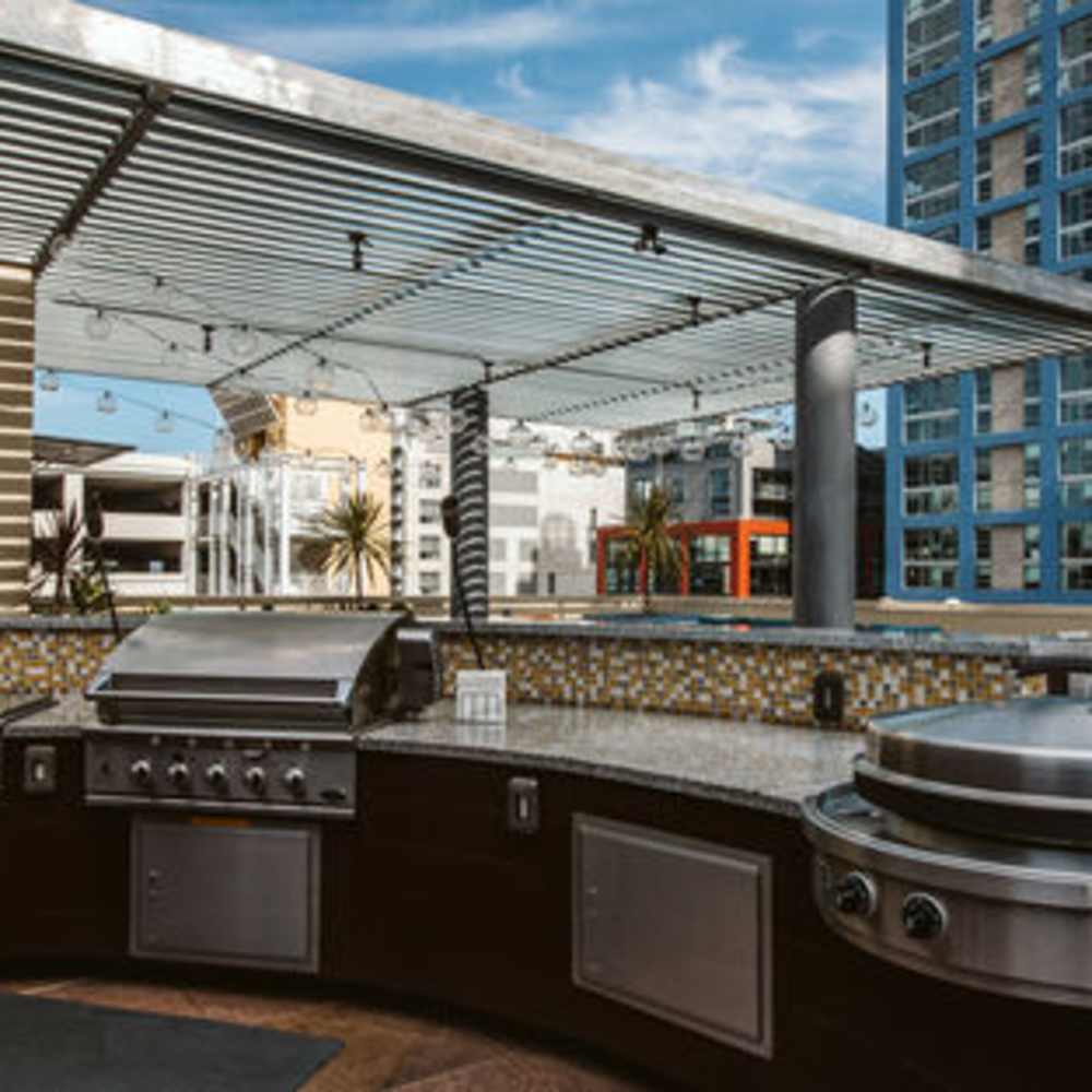 Rooftop bbq at Urbana Rental Flats in San Diego, California