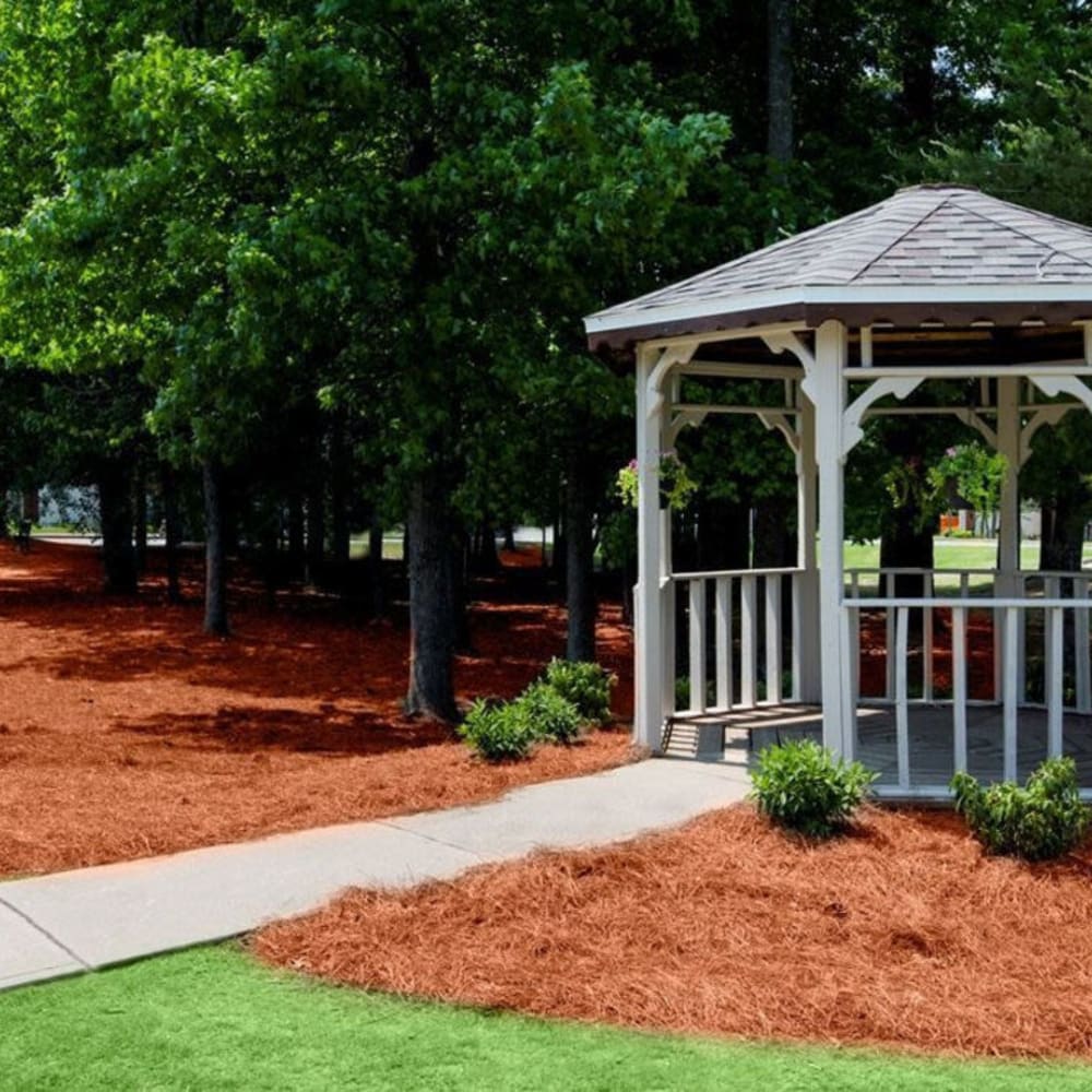 Outdoor common area with gazeebo at Signature at Sugarloaf in Duluth, Georgia