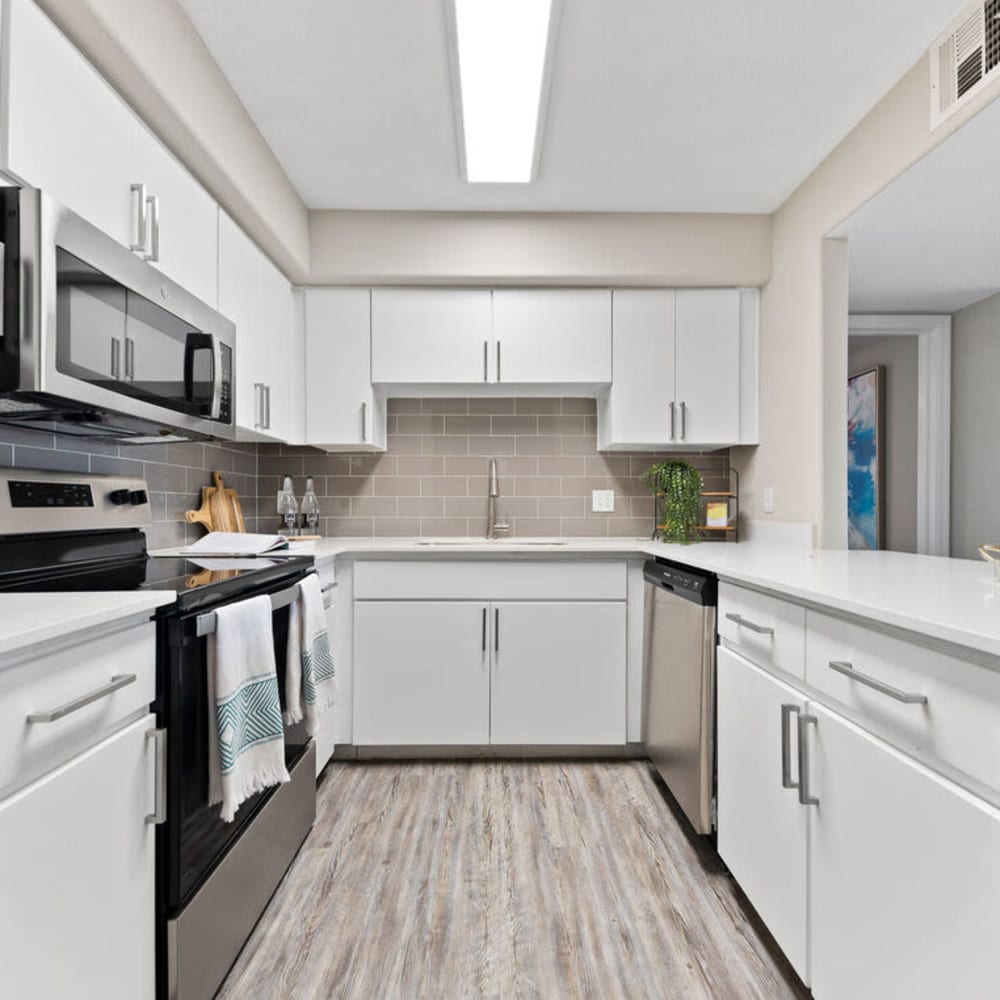 Modern kitchens and appliances at Morada Grande in Phoenix, Arizona