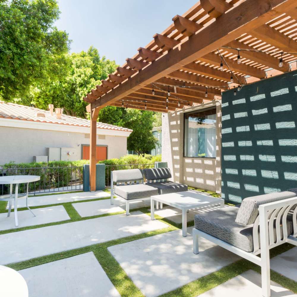 Outdoor covered seating in the courtyard at Morada West in Phoenix, Arizona