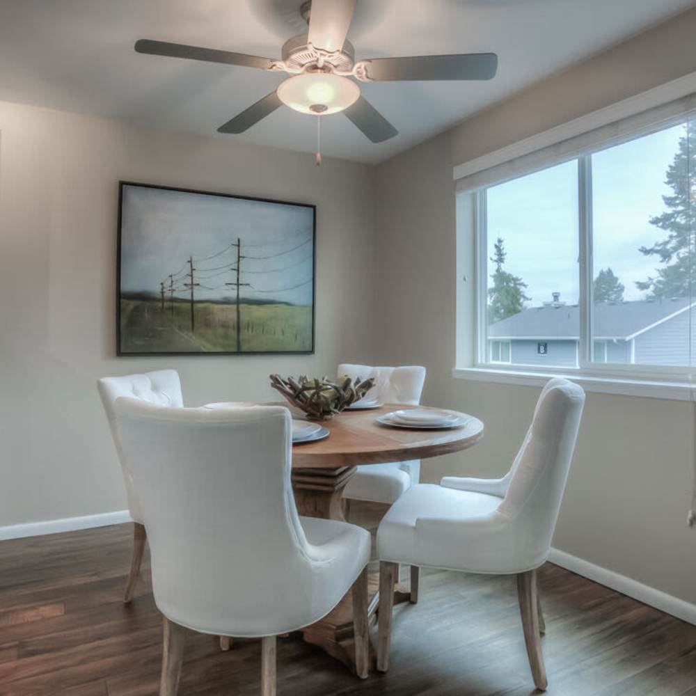 Dinning space with a table and chairs at Spinnaker Apartments in Des Moines, Washington