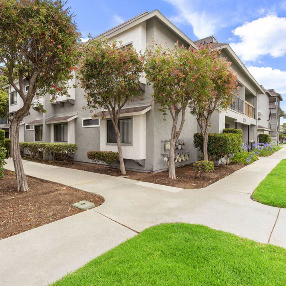 Photos of Hills at Fashion Valley Apartments in San Diego, CA