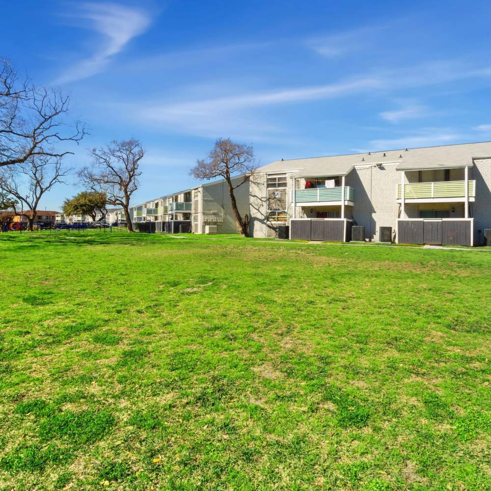 Large green spaces at Las Rocas in Houston, Texas