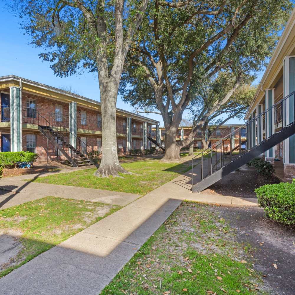 Well manicured sidewalks at La Carmona in Houston, Texas