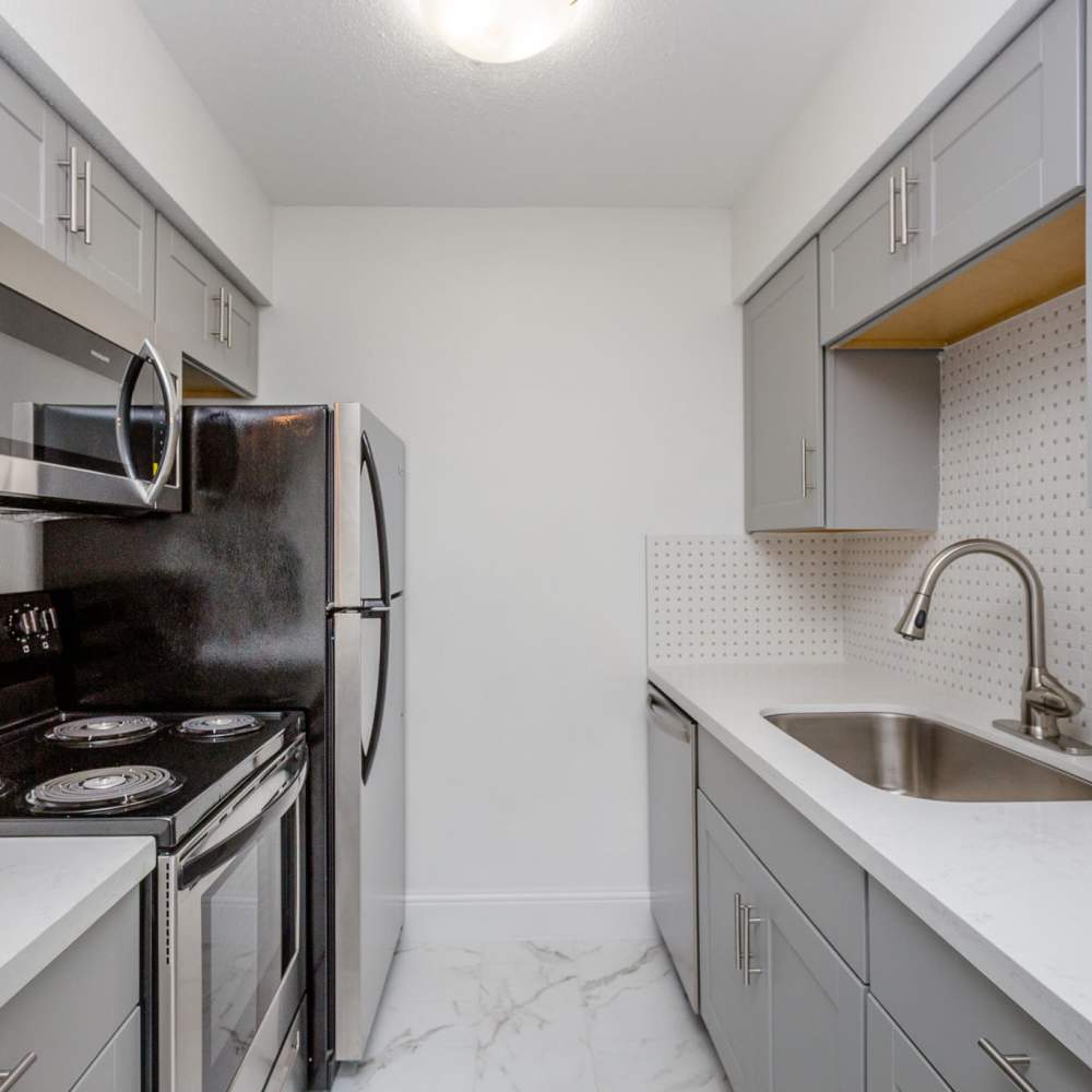Modern kitchen at Parkway And Parkgreen On Bellaire in Houston, Texas
