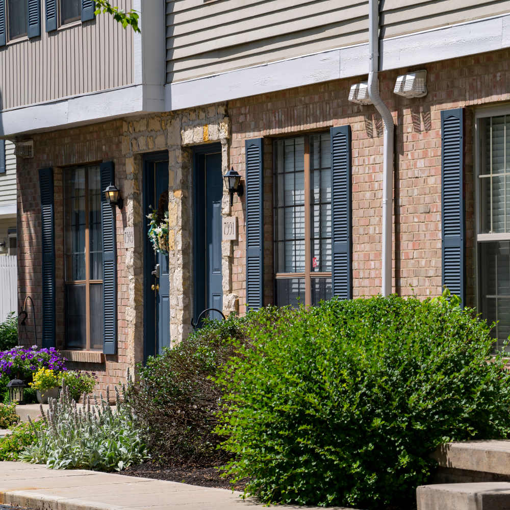 Close Up view of community at Mason Row Townhomes in Dublin, Ohio