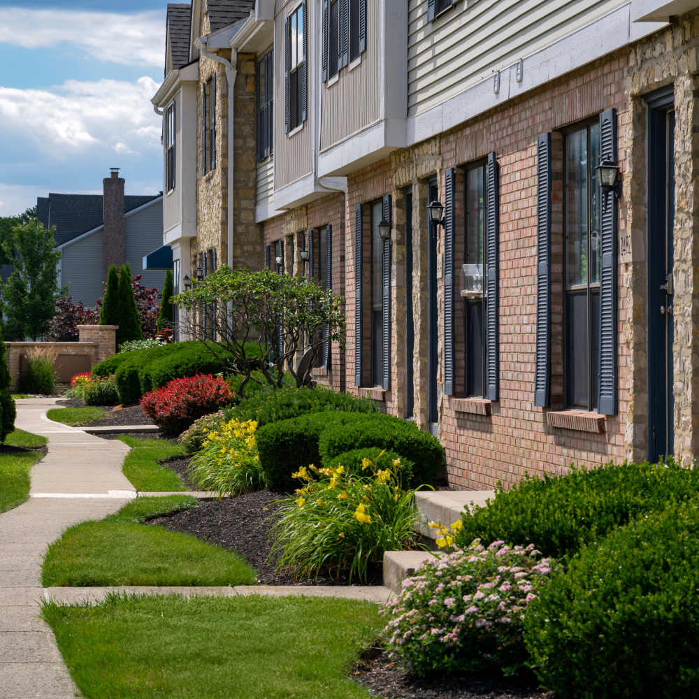 Close up view of the community at Mason Row Townhomes in Dublin, Ohio
