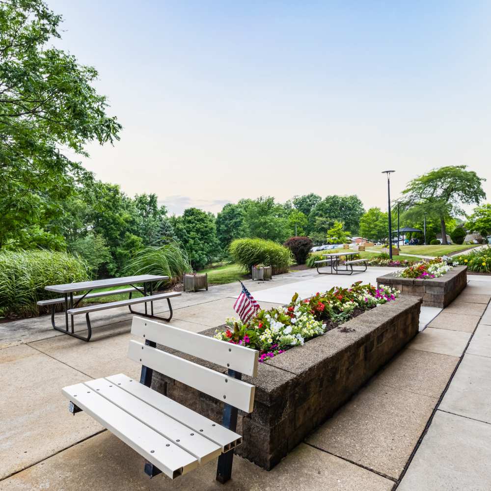 Landscaped courtyard at Perrytown Place in Pittsburgh, Pennsylvania