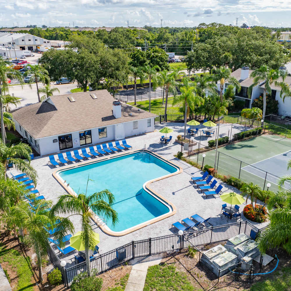 Four Lakes at Clearwater Pool