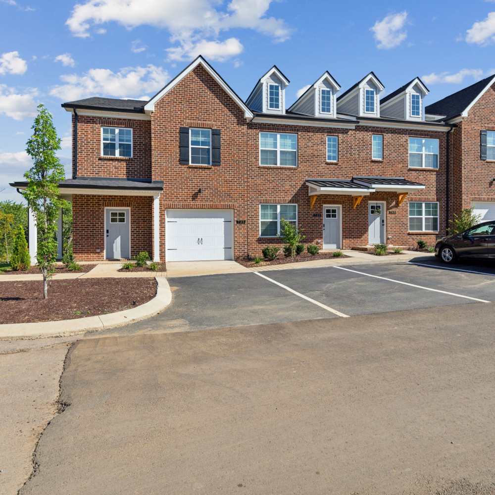 Apartment exterior view at Blakeney Commons in Smyrna, Tennessee