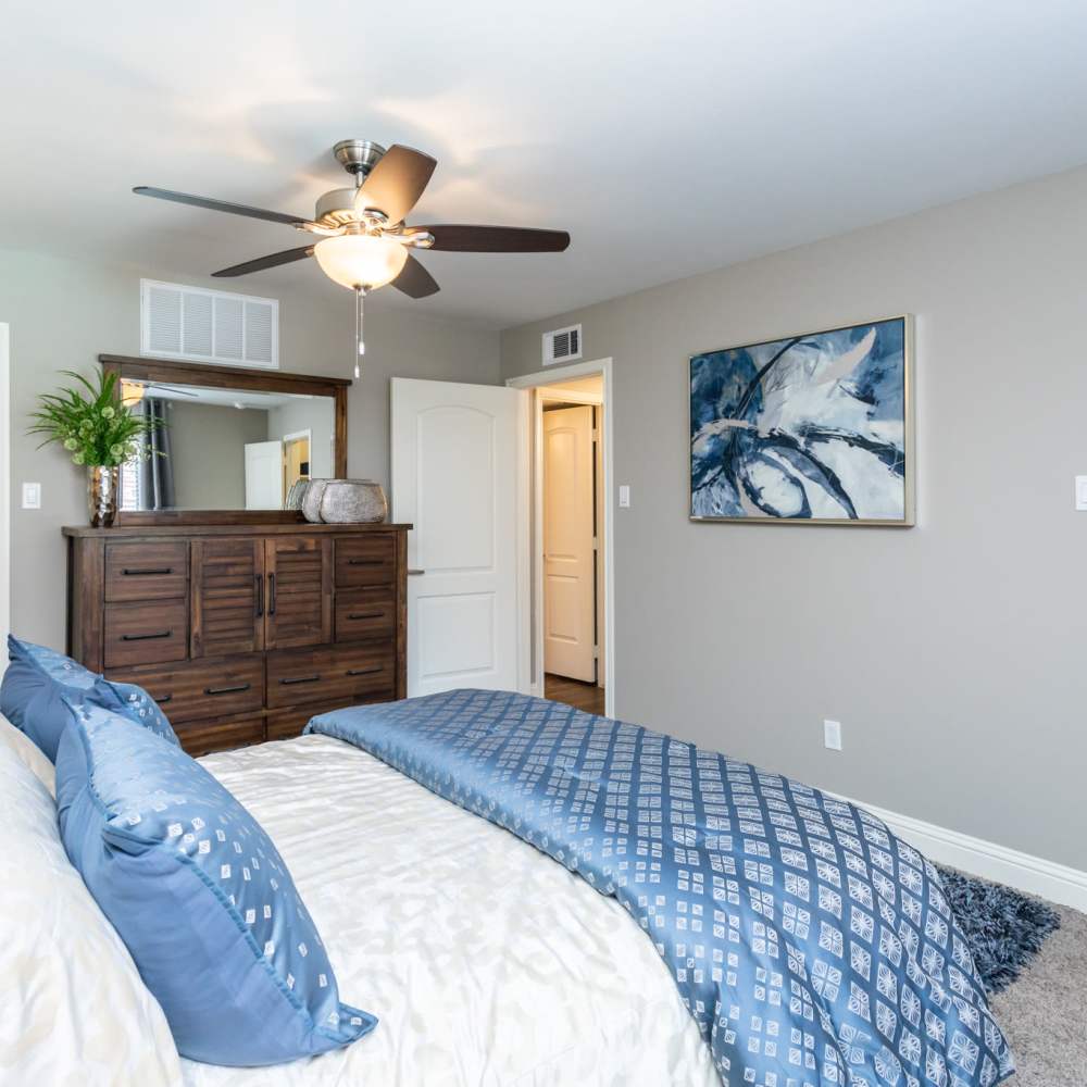 Large bedroom at Stratford House Apartments in Houston, Texas