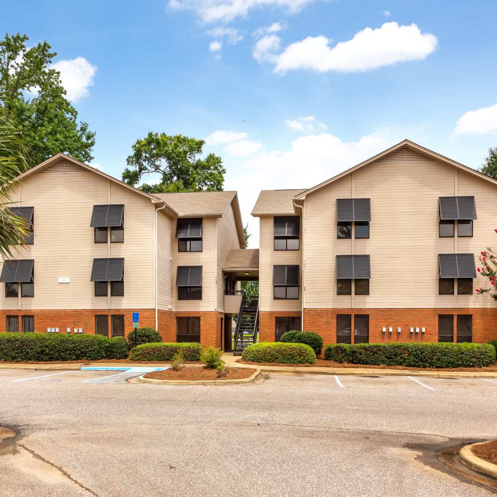 Exterior view of the apartment building at The Arbors On Taylor in Montgomery, Alabama