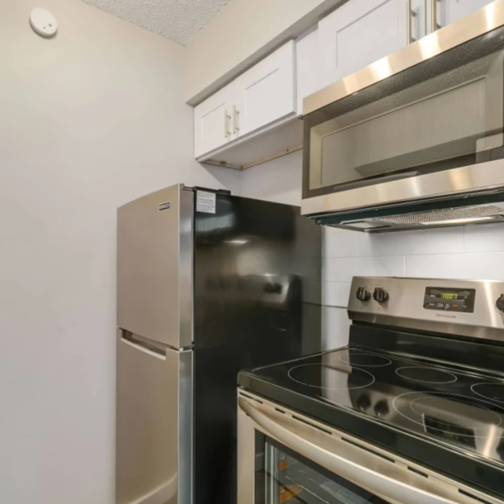 Modern kitchen with granite countertops and stainless-steel appliances at Junction at 7760 in Dallas, Texas