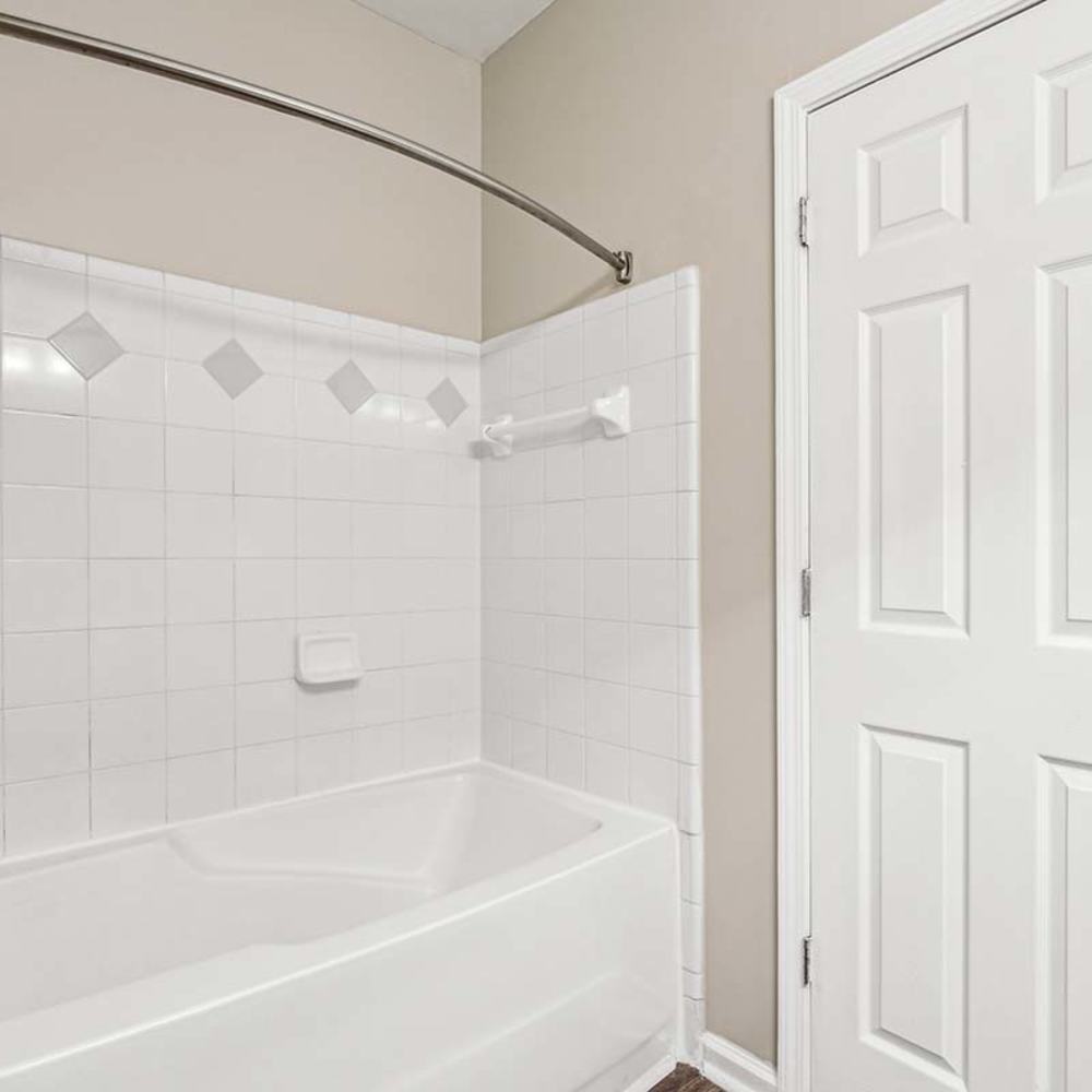 Bathroom with bathtub at Grande Oaks in Roswell, Georgia 