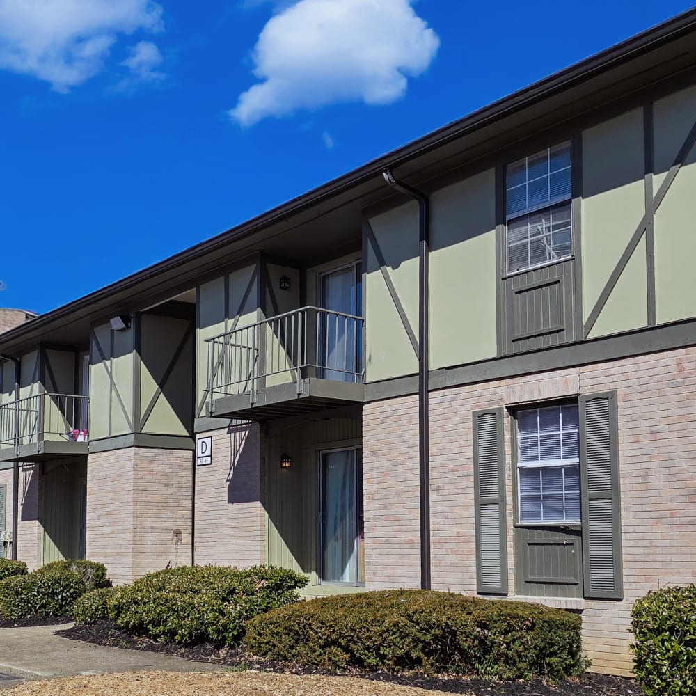 Exterior of a building at Dominion House Apartments in Nashville, Tennessee