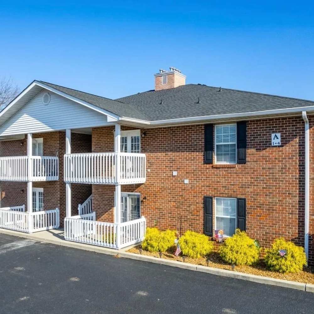 Exterior of an apartment building at The Bellevue At 1045 in Cookeville, Tennessee
