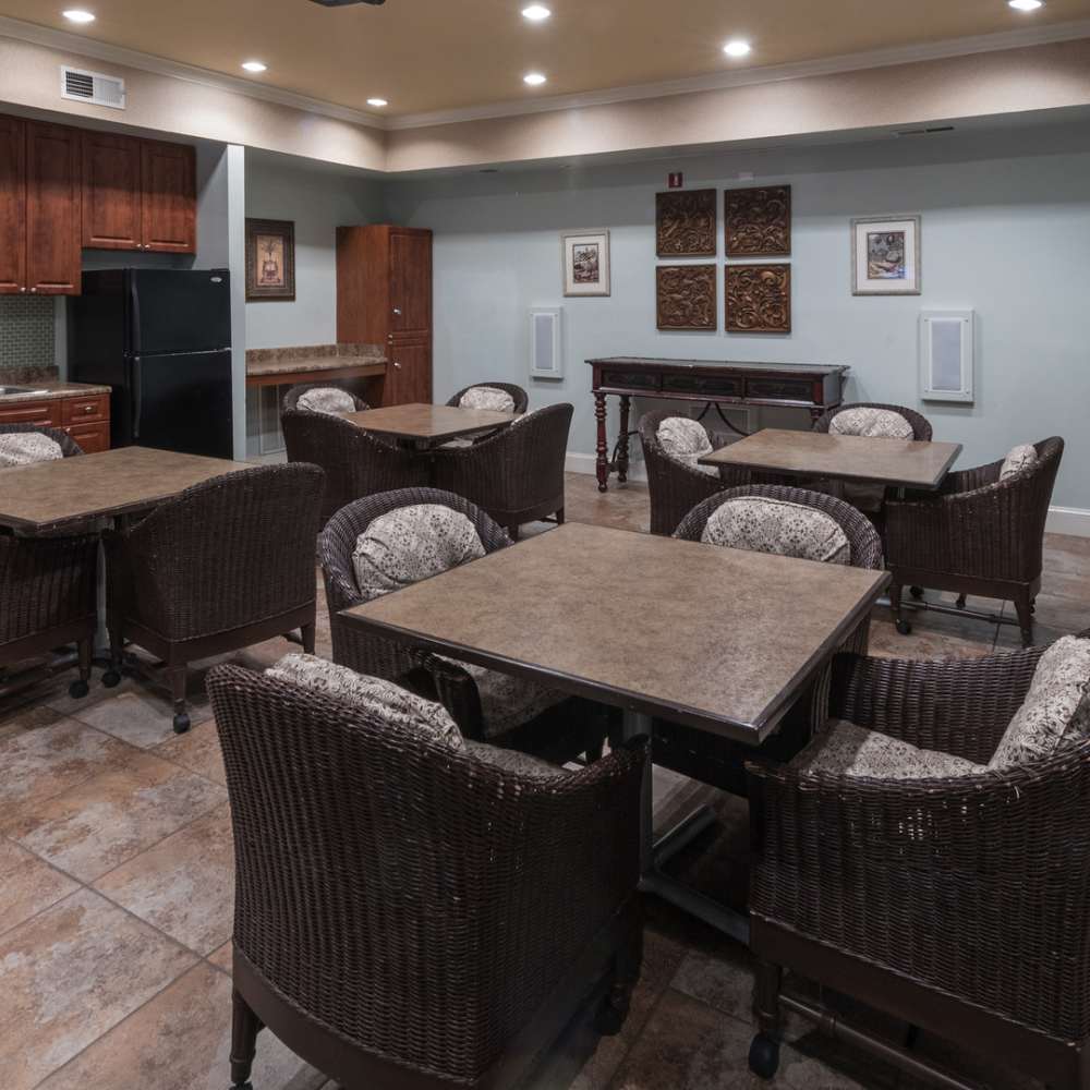 Community lounge area for entertaining at Avonlea On The River in Duluth, Georgia