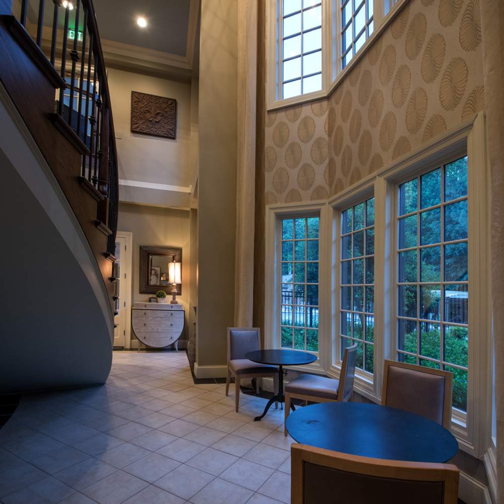 Lounge area at Avonlea On The River in Duluth, Georgia