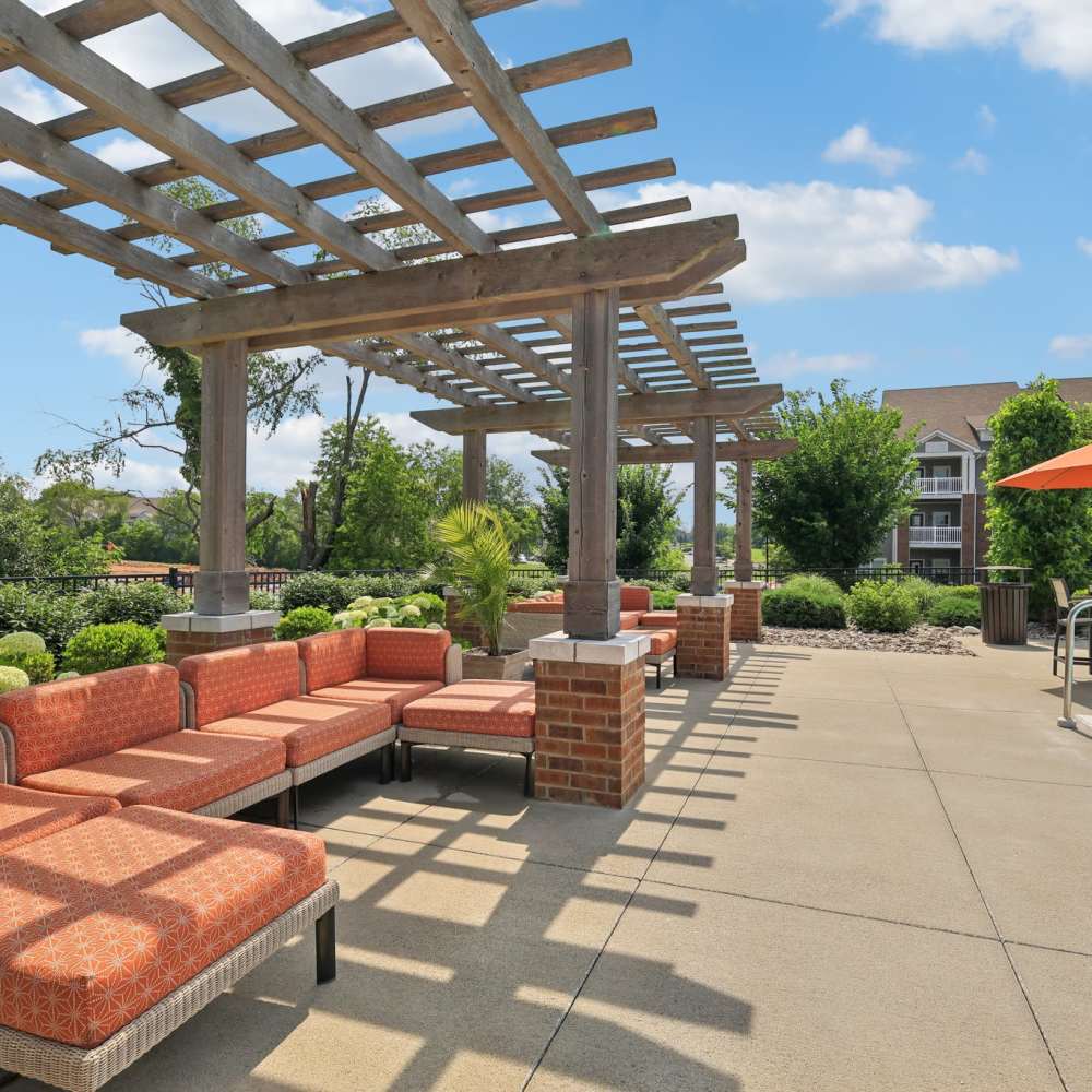Courtyard lounge area at The Drake in Bowling Green, Kentucky