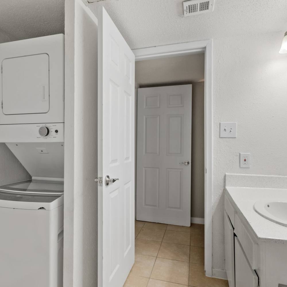 Floorplan E | 1 BR, 1BA With Study (Bathroom): 1008 Sq Ft