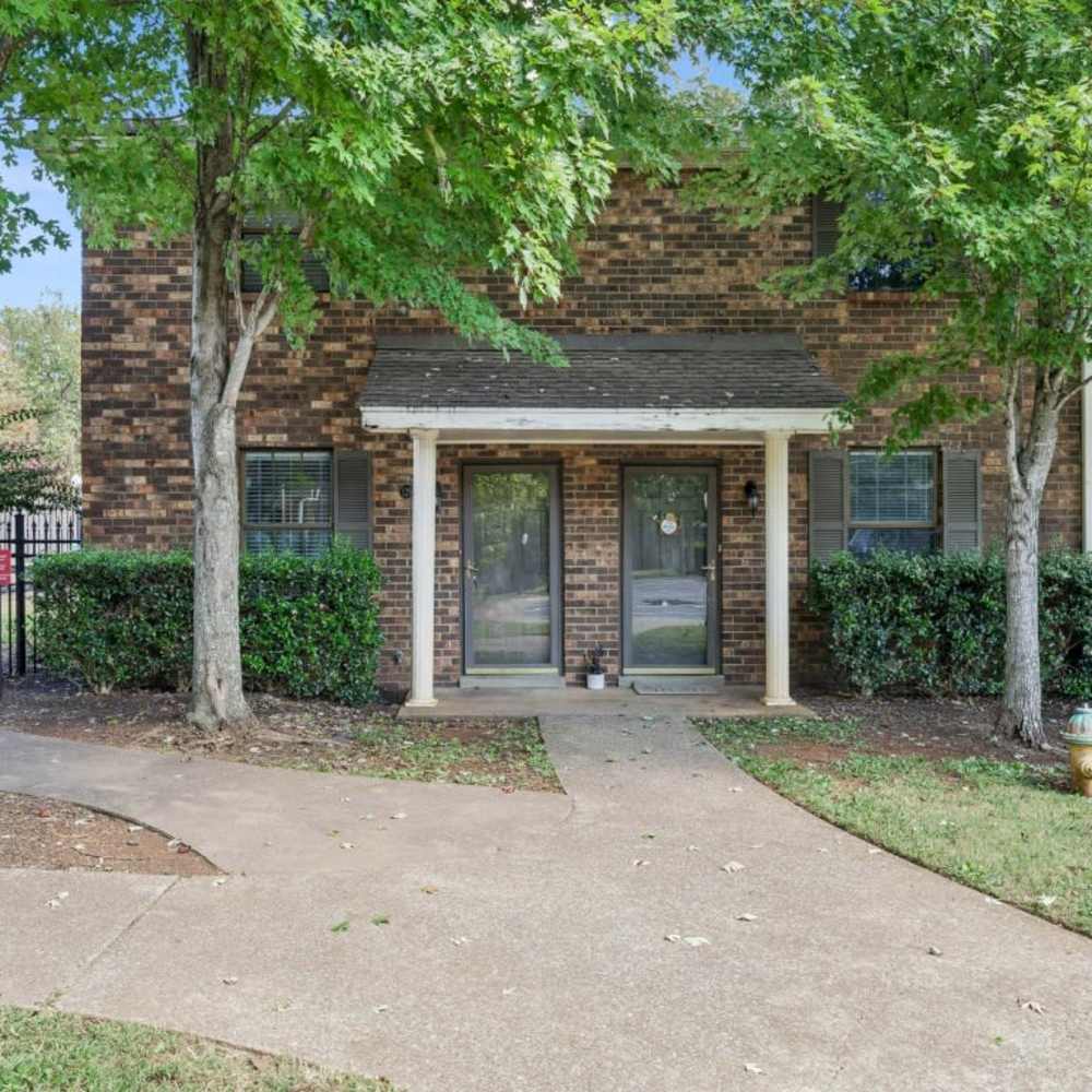 Brick exterior of an apartment surrounded with lush greenery at Davis Park in Smyrna, Tennessee
