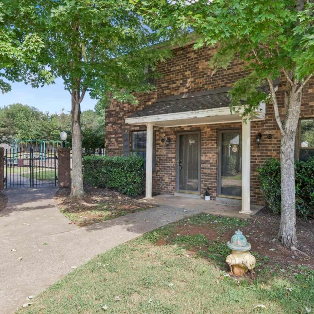 Apartment exterior at Davis Park in Smyrna, Tennessee